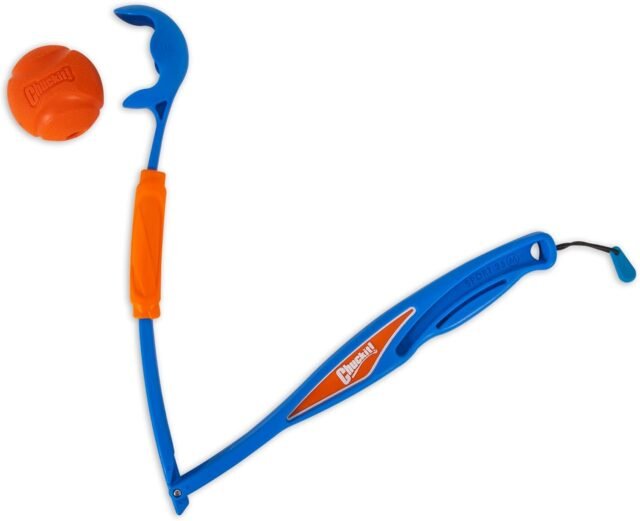 Chuckit! Fetch & Fold Mini 18M Dog Ball Launcher - Image 3